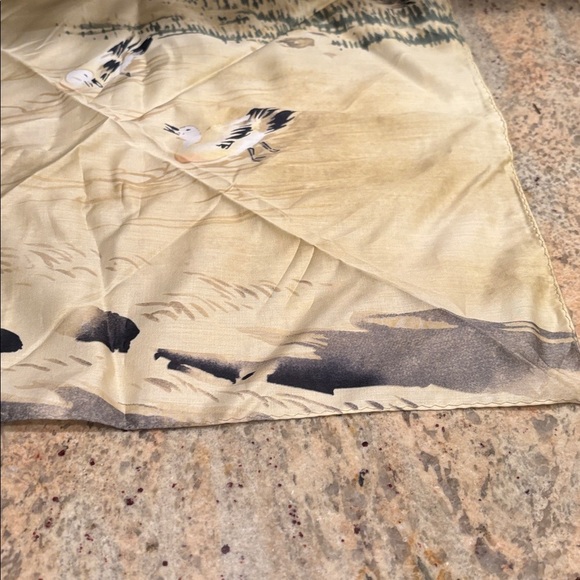 Vintage Japanese cream scarf with birds on it - Picture 6 of 8